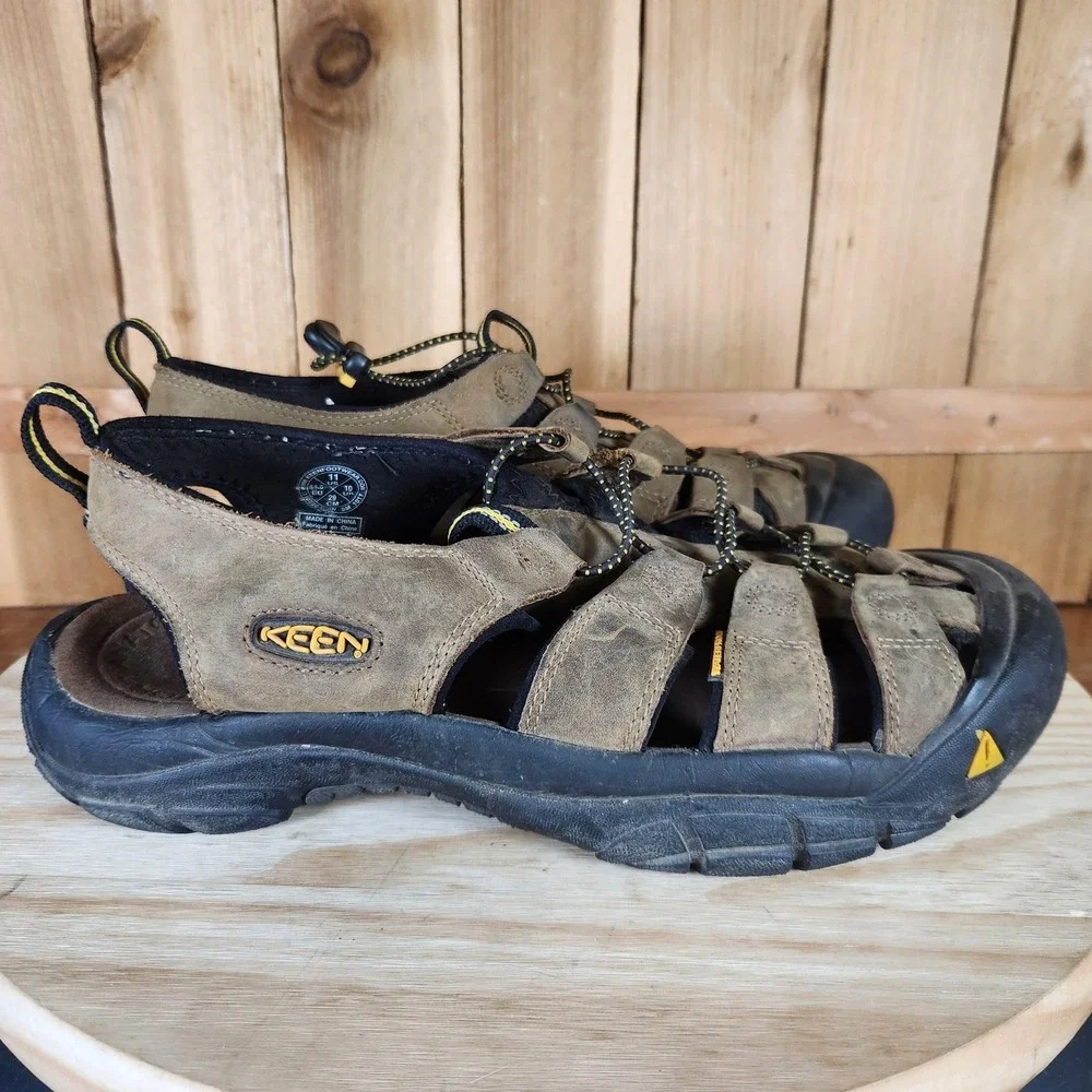 Keen Newport Sandals Men 11 Brown Suede Waterproof Hiking Water Shoes Closed Toe